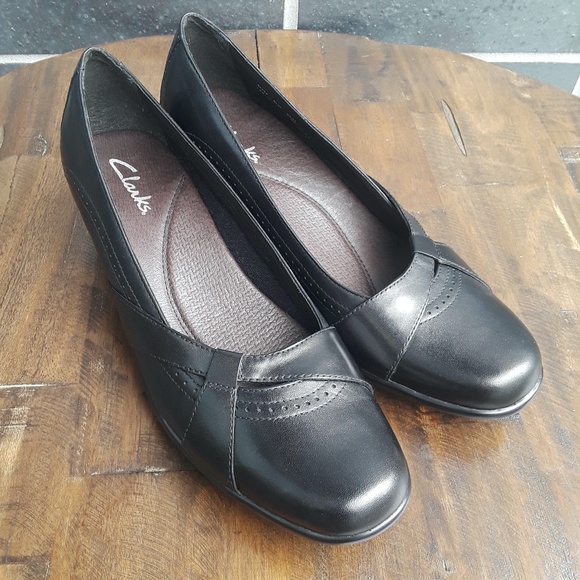 Vintage Clarks Black Leather Slip-on heels - Picture 1 of 10